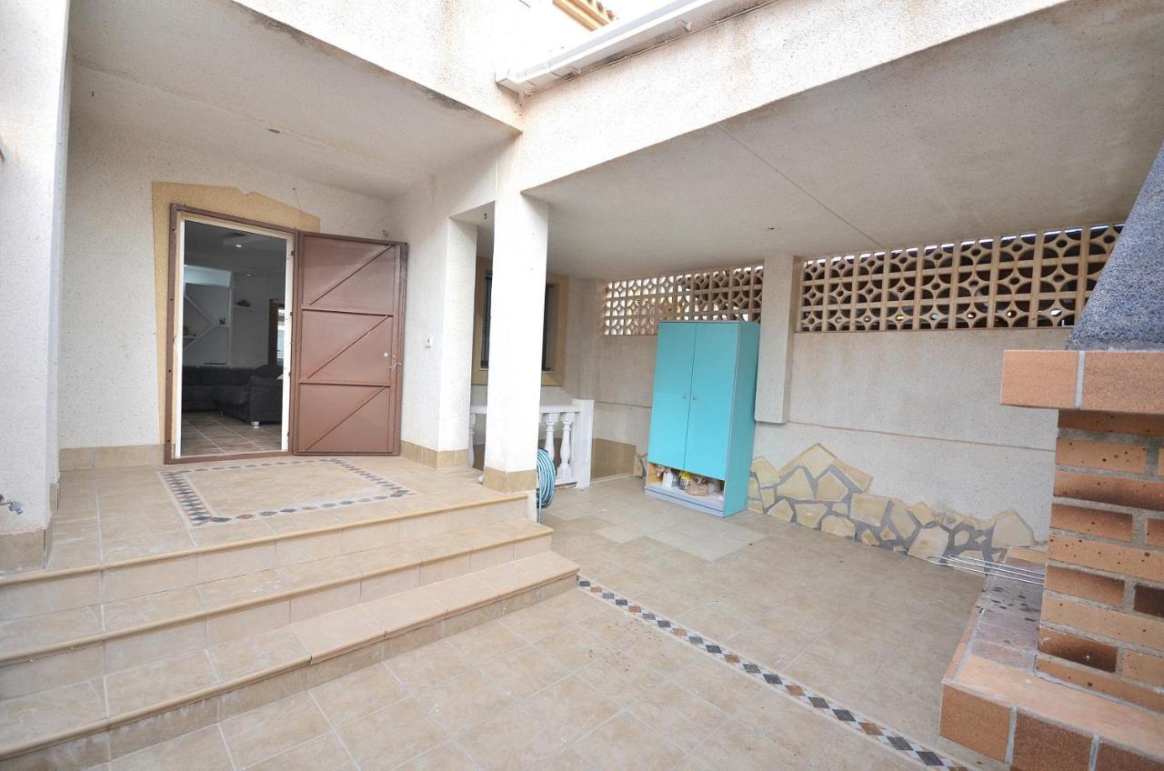 Вилла Agradable Adosado Con Piscina, Duchas Hidromasaje Торевьиа Экстерьер фото